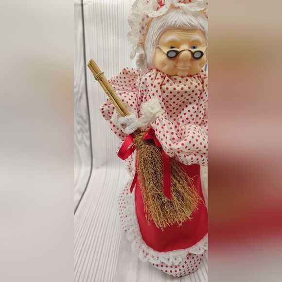 FREE w/ Purchase Vintage Handmade  Grandma Dolls - Picture 10 of 16